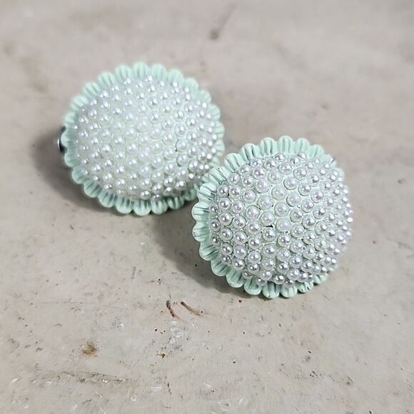 Spring Green & Mini Faux Pearl Pierced & Clip~on Earrings - Picture 4 of 7